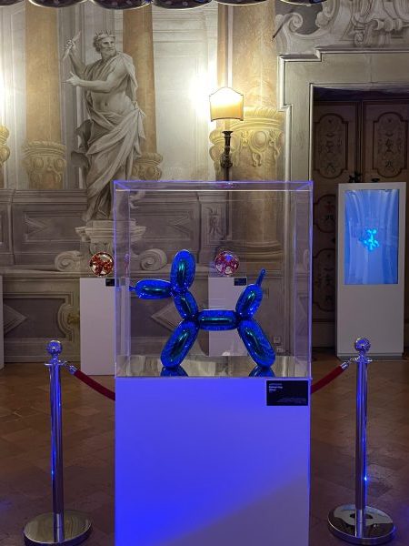 Le opere di Koons sulla via Emilia, la mostra a&nbsp;Fiorenzuola